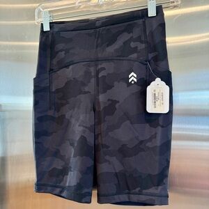 NWT Lululemon x Barry’s Swift Speed High-Rise Short 8" Heritage 365 Camo Black